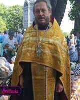 أخذت الشرطة ، بحجة تقديم بيان ، كاهن جامعة كولومبيا البريطانية إلى مركز التسوق